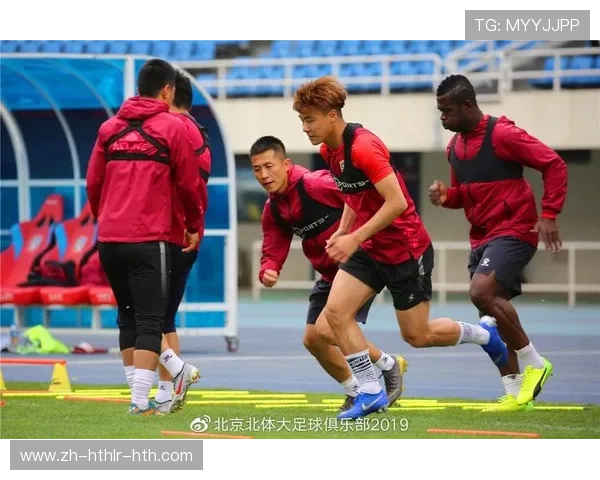 高强度训练下足球营养需求的全方位解析 高强度训练下足球营养需求的全方位解析